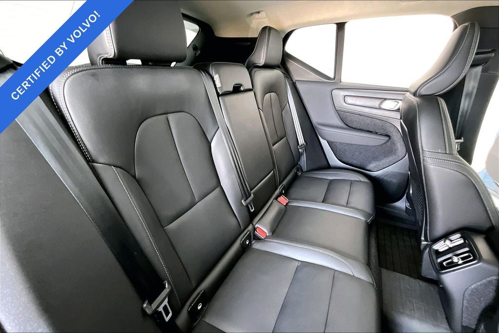 2024 Volvo XC40 B5 Plus Dark Theme