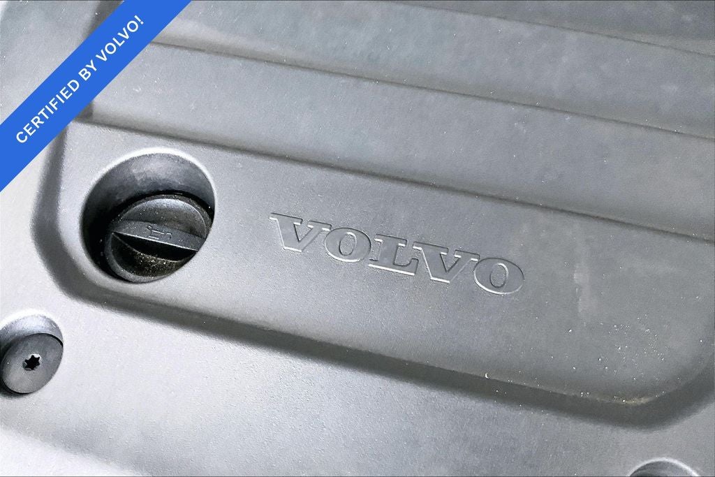 2024 Volvo XC40 B5 Plus Dark Theme
