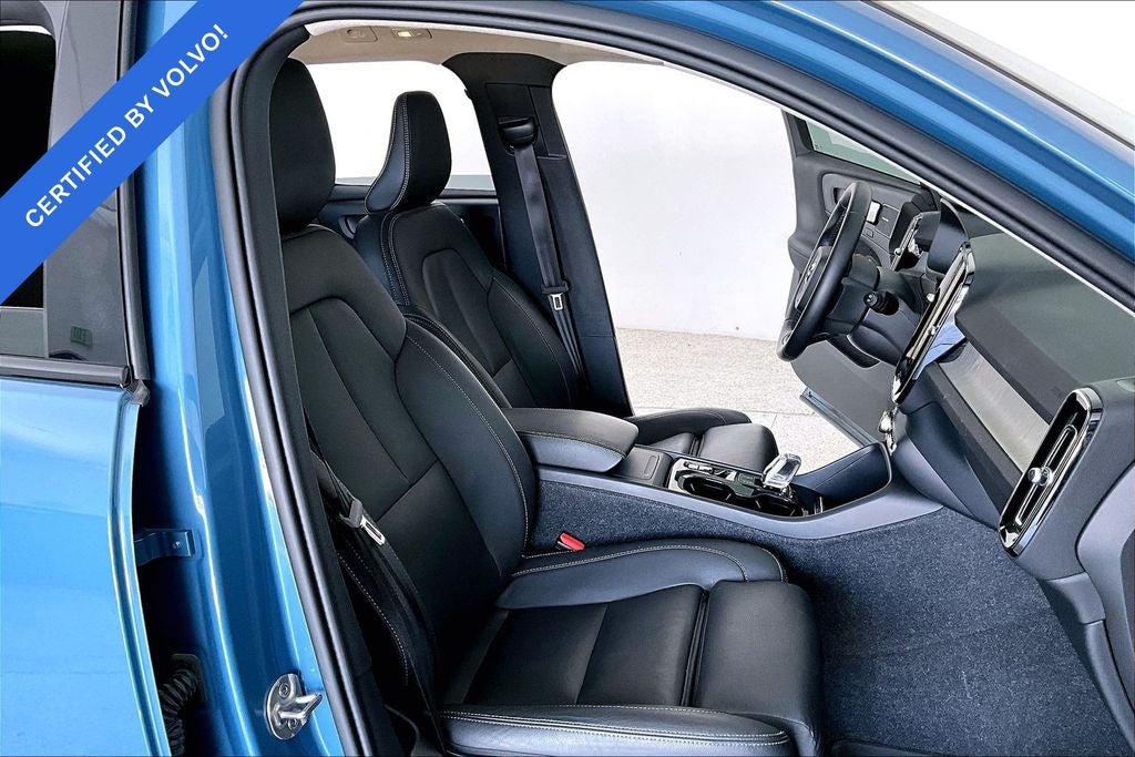 2024 Volvo XC40 B5 Plus Dark Theme