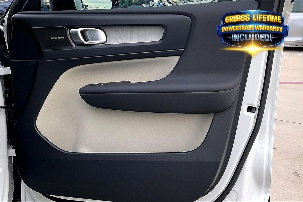 2026 Volvo XC40 B5 Ultra