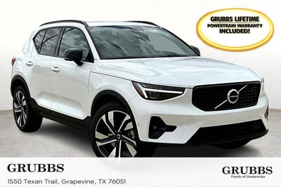 2025 Volvo XC40 B5 Ultra Dark Theme
