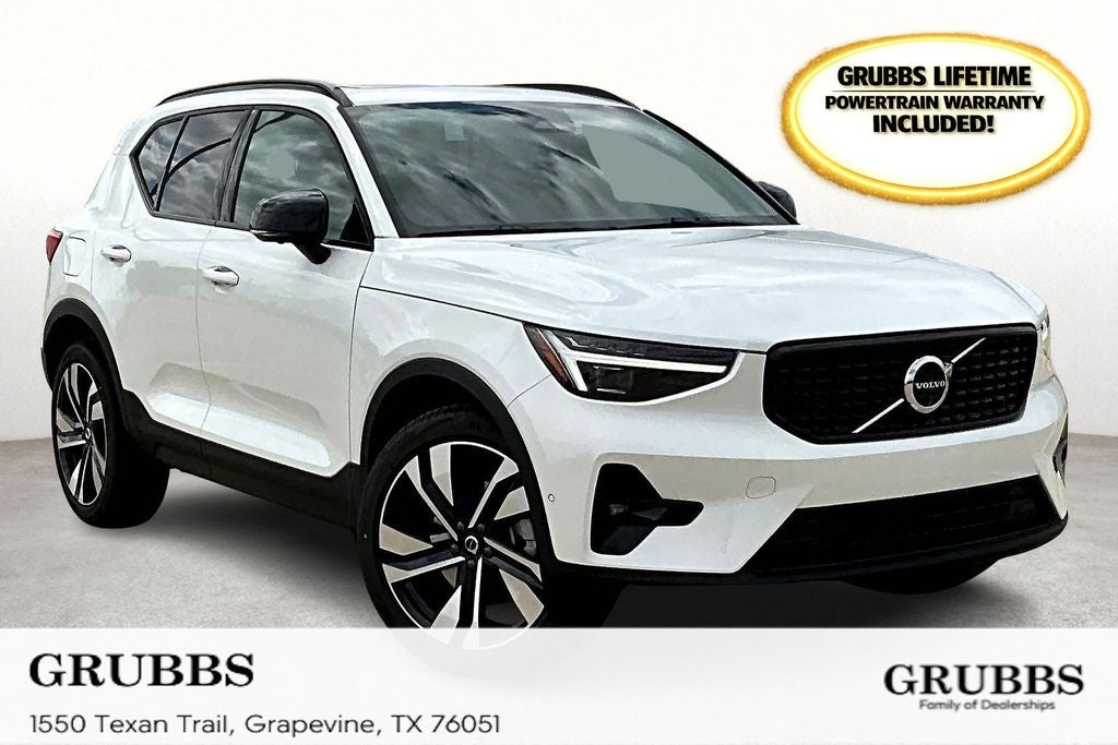 2025 Volvo XC40 B5 Ultra Dark Theme