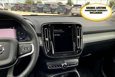 2025 Volvo XC40 B5 Ultra Dark Theme