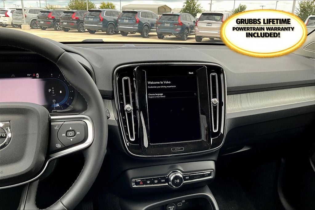 2025 Volvo XC40 B5 Ultra Dark Theme