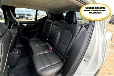 2025 Volvo XC40 B5 Ultra Dark Theme