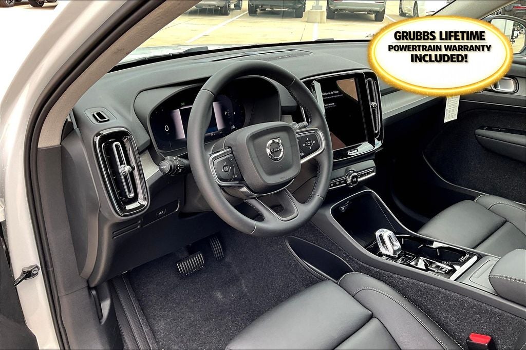 2025 Volvo XC40 B5 Ultra Dark Theme