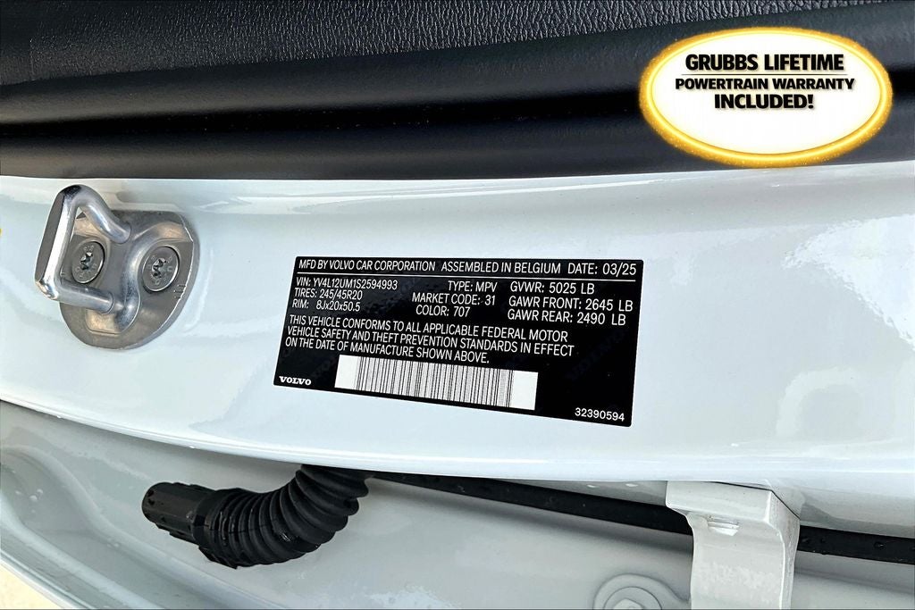 2025 Volvo XC40 B5 Ultra Dark Theme