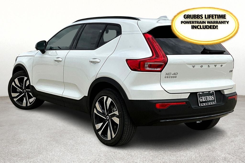 2025 Volvo XC40 B5 Ultra Dark Theme