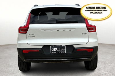 2025 Volvo XC40 B5 Ultra Dark Theme