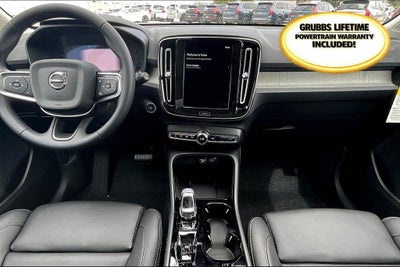 2025 Volvo XC40 B5 Ultra Dark Theme