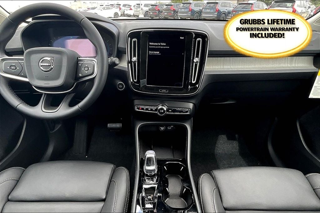 2025 Volvo XC40 B5 Ultra Dark Theme