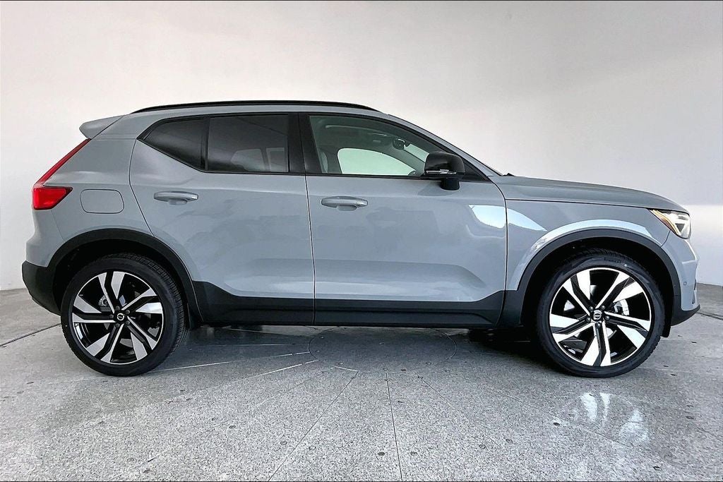 2026 Volvo XC40 B5 Ultra