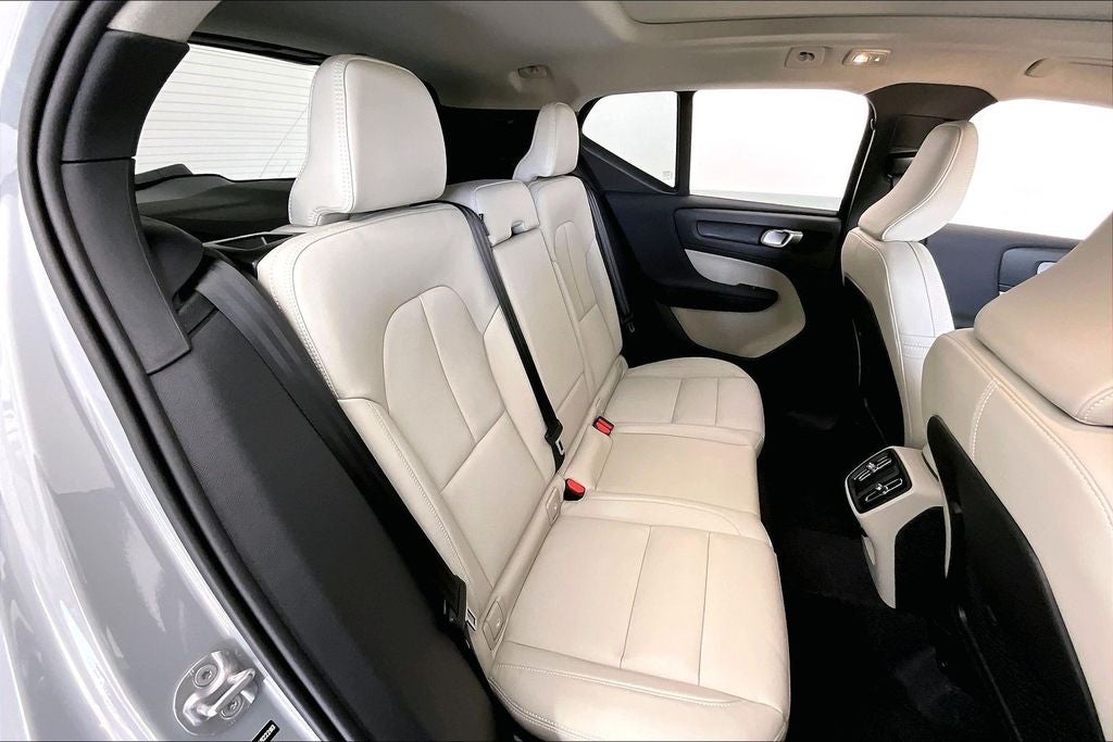 2026 Volvo XC40 B5 Ultra