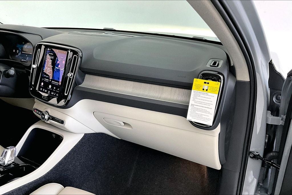 2026 Volvo XC40 B5 Ultra