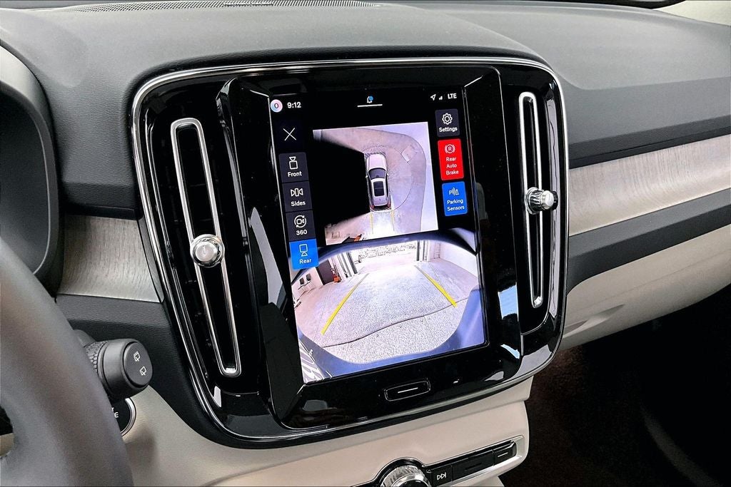 2026 Volvo XC40 B5 Ultra