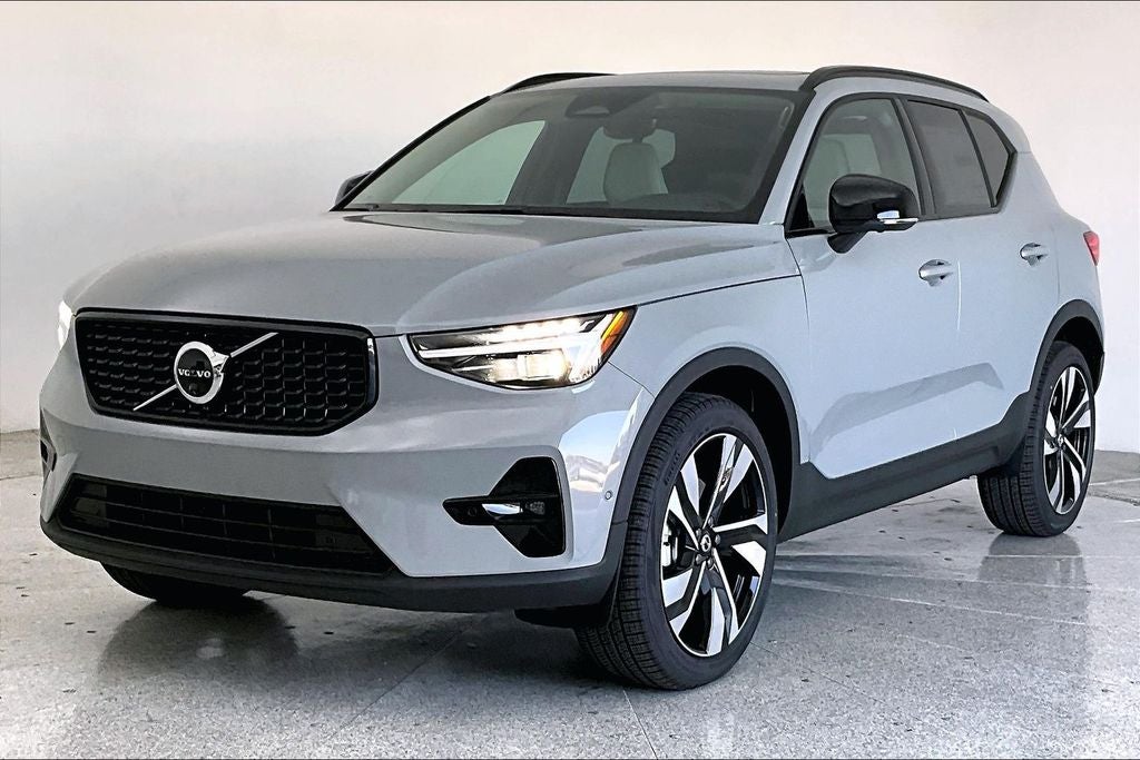 2026 Volvo XC40 B5 Ultra