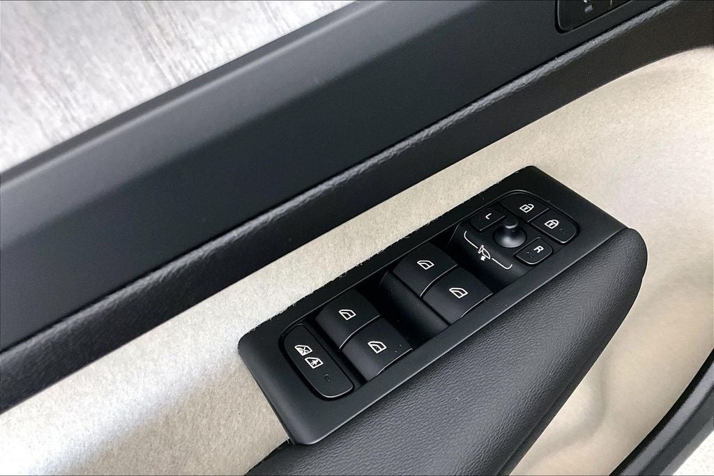2026 Volvo XC40 B5 Ultra