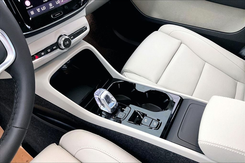 2026 Volvo XC40 B5 Ultra
