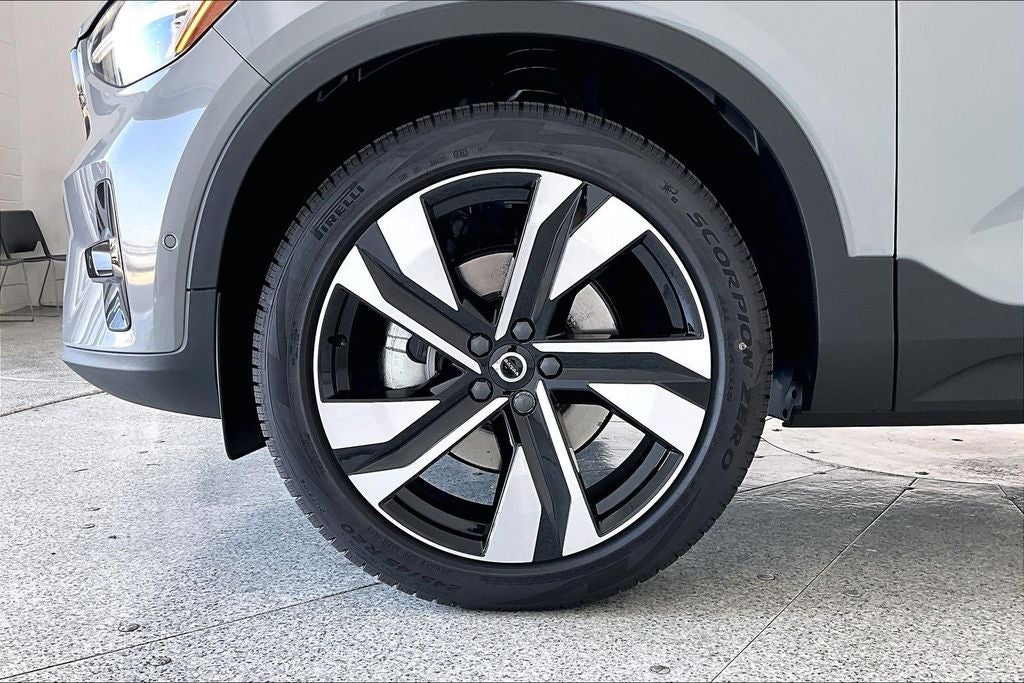 2026 Volvo XC40 B5 Ultra