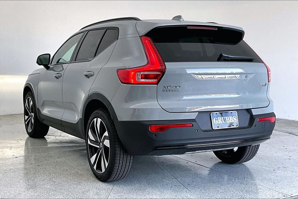 2026 Volvo XC40 B5 Ultra