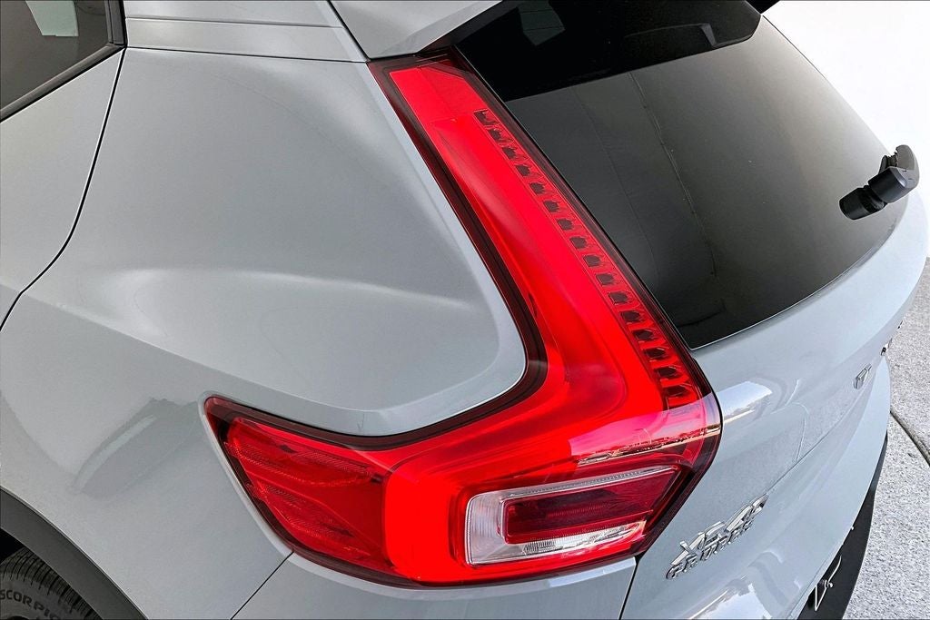 2026 Volvo XC40 B5 Ultra