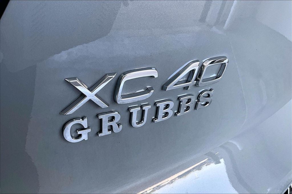 2026 Volvo XC40 B5 Ultra