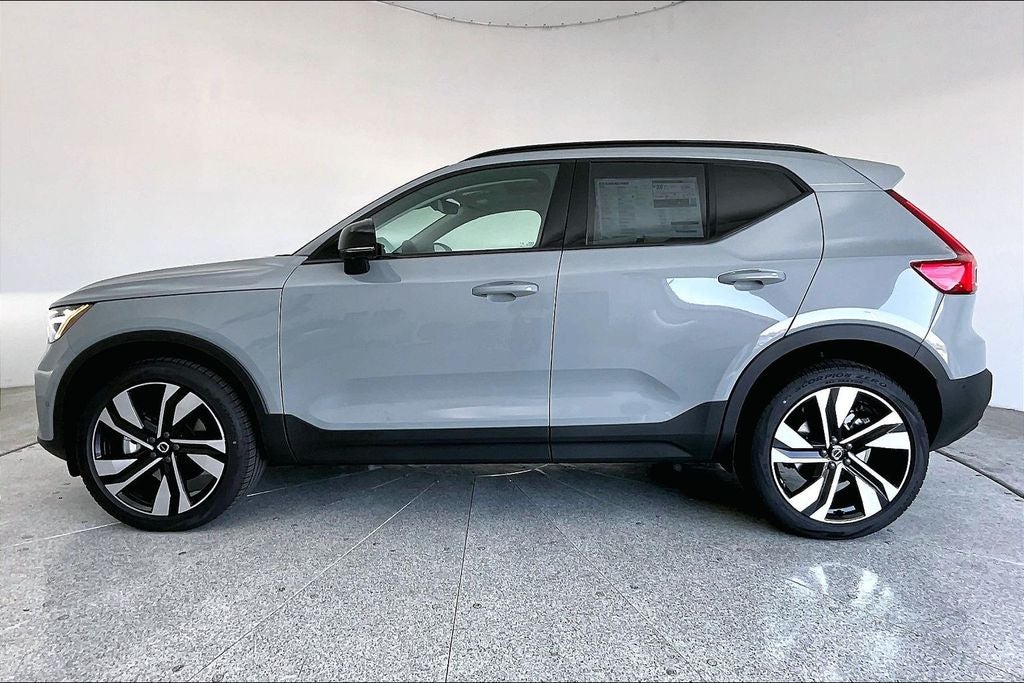 2026 Volvo XC40 B5 Ultra