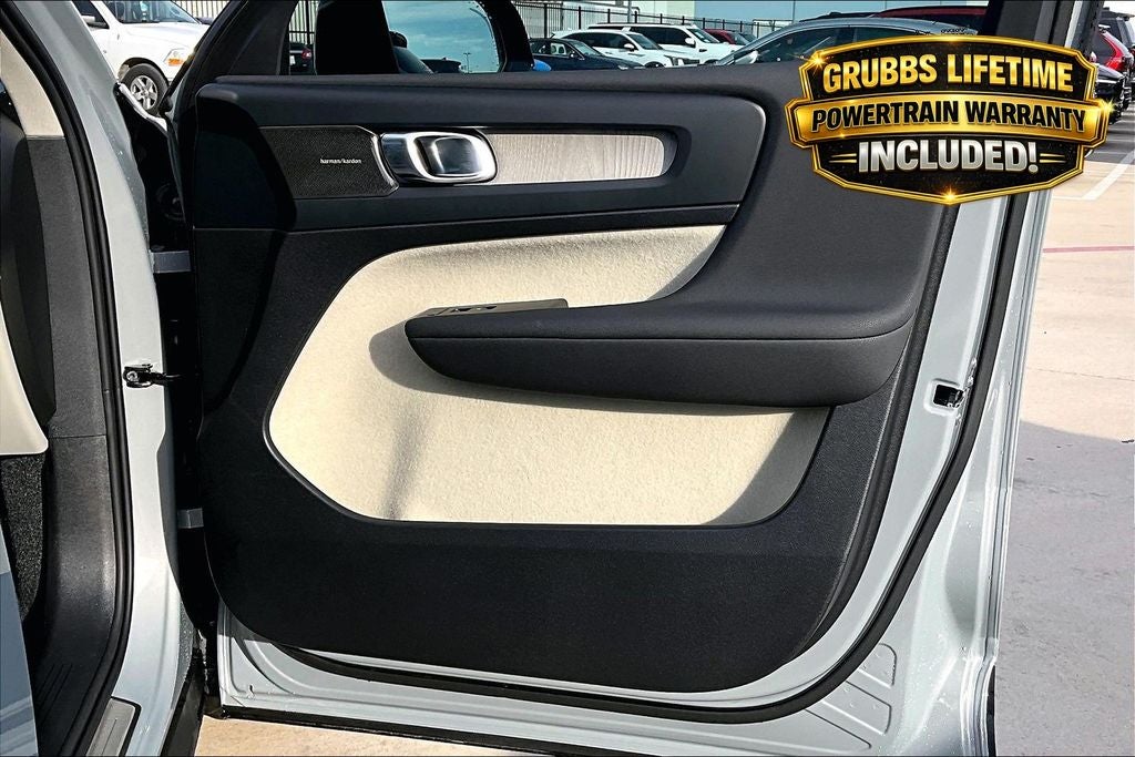 2026 Volvo XC40 B5 Ultra