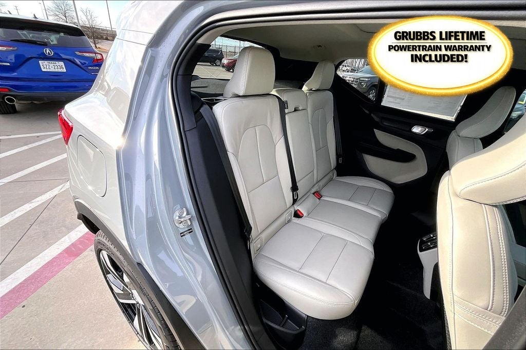 2026 Volvo XC40 B5 Ultra