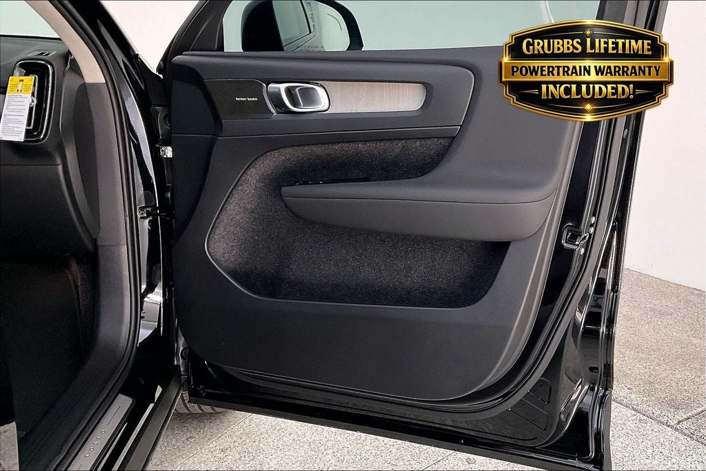 2026 Volvo XC40 B5 Ultra