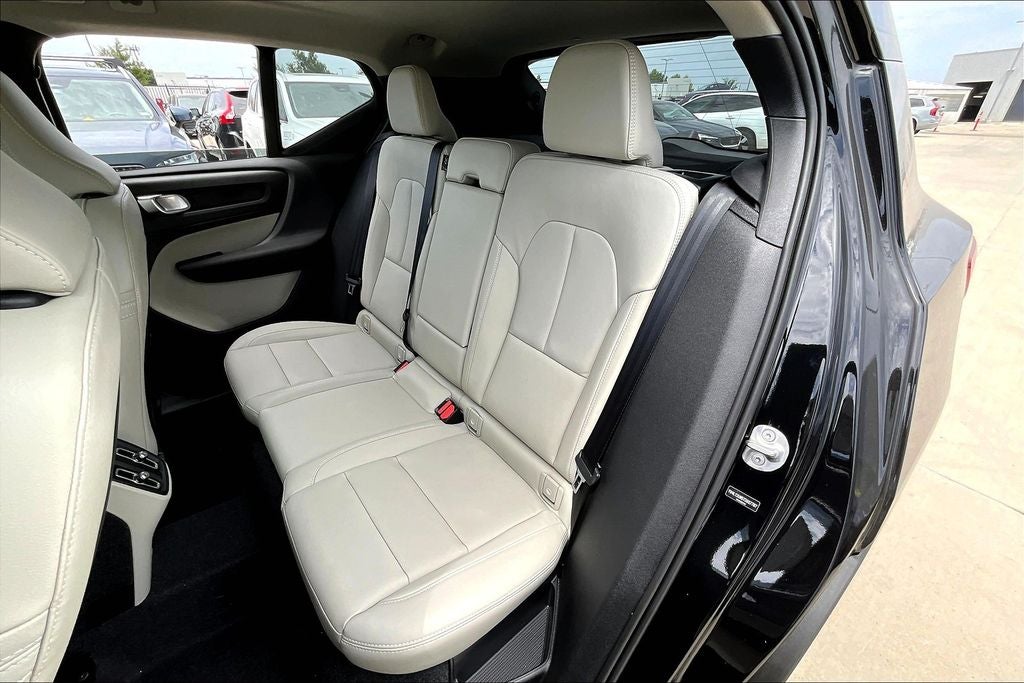 2026 Volvo XC40 B5 Ultra