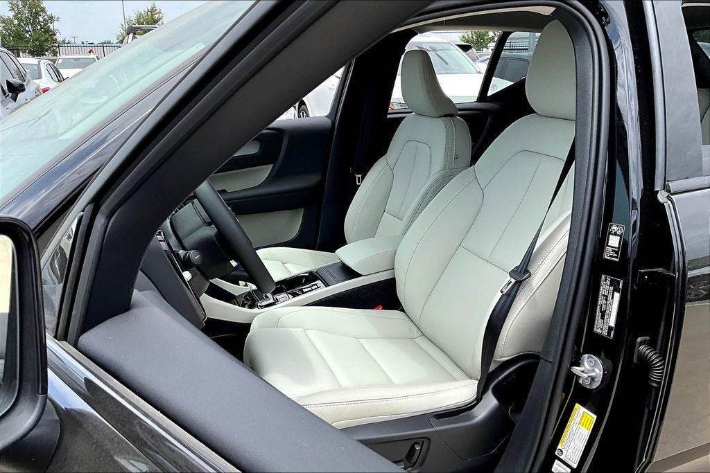 2026 Volvo XC40 B5 Ultra