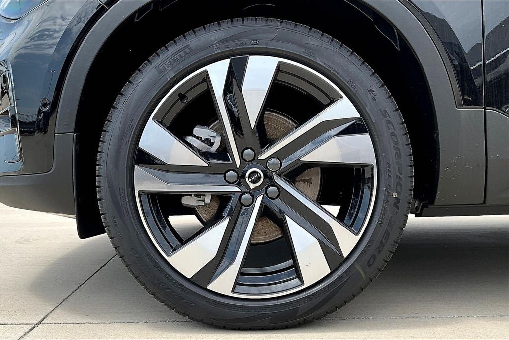 2026 Volvo XC40 B5 Ultra