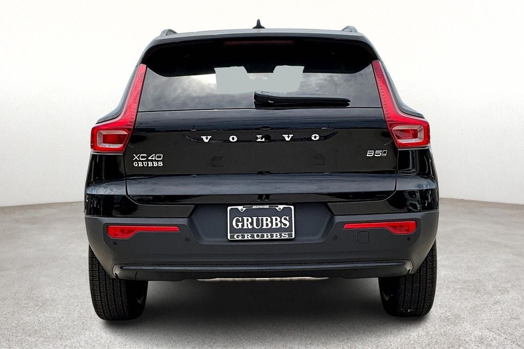 2026 Volvo XC40 B5 Ultra