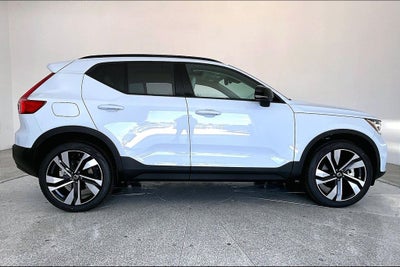 2026 Volvo XC40 B5 Ultra