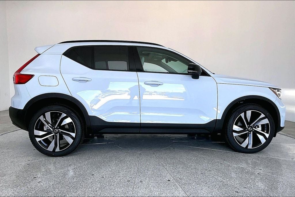 2026 Volvo XC40 B5 Ultra