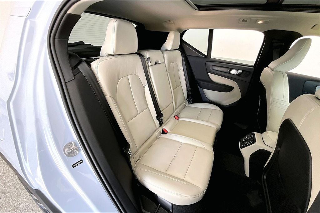 2026 Volvo XC40 B5 Ultra