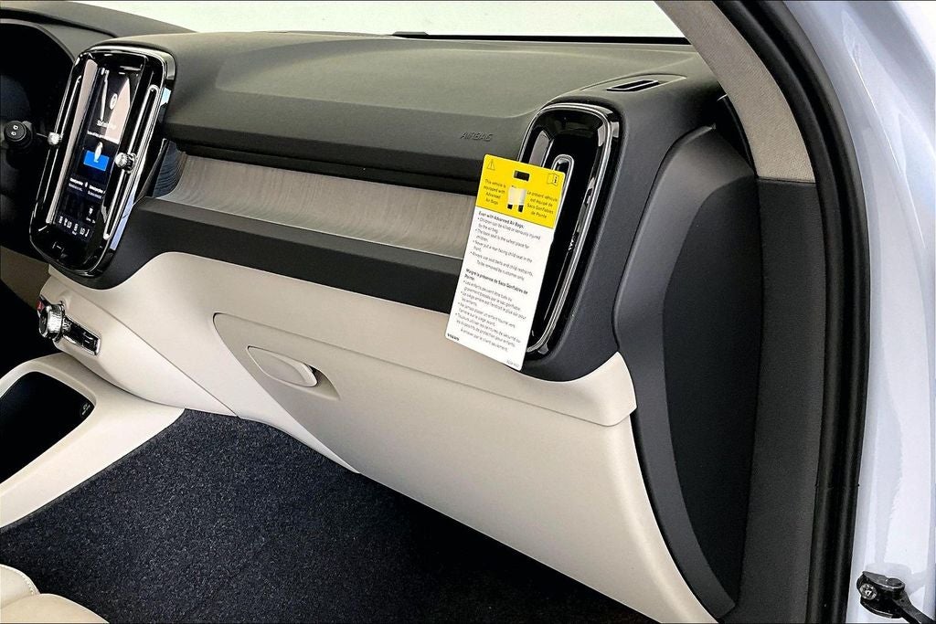 2026 Volvo XC40 B5 Ultra