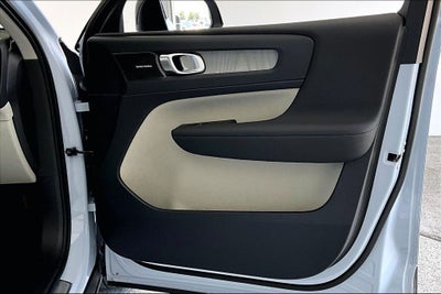 2026 Volvo XC40 B5 Ultra