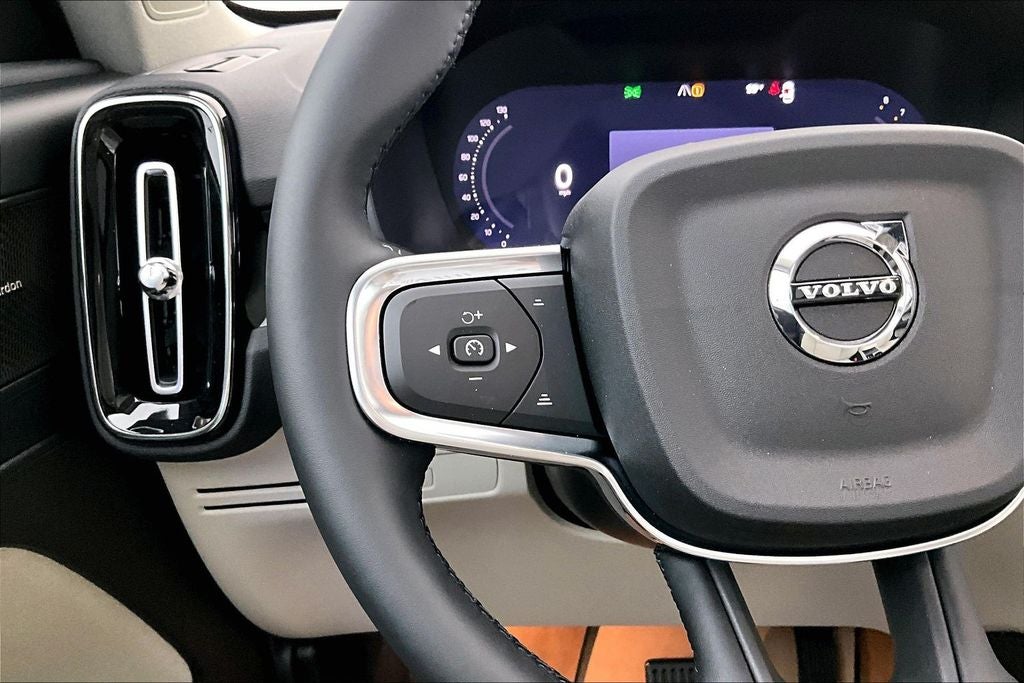 2026 Volvo XC40 B5 Ultra