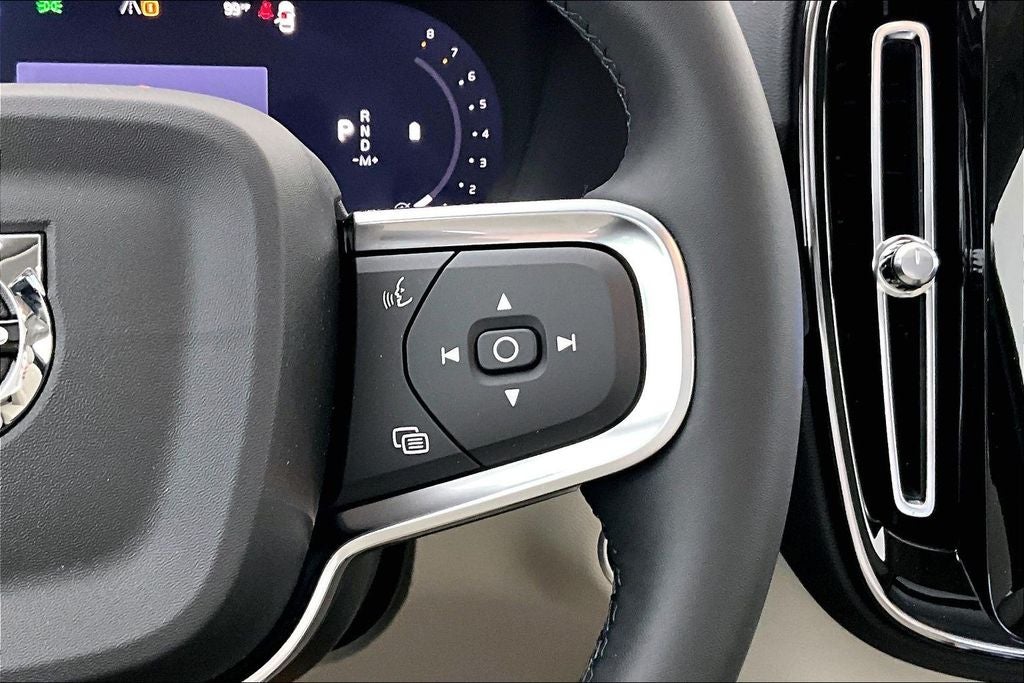 2026 Volvo XC40 B5 Ultra