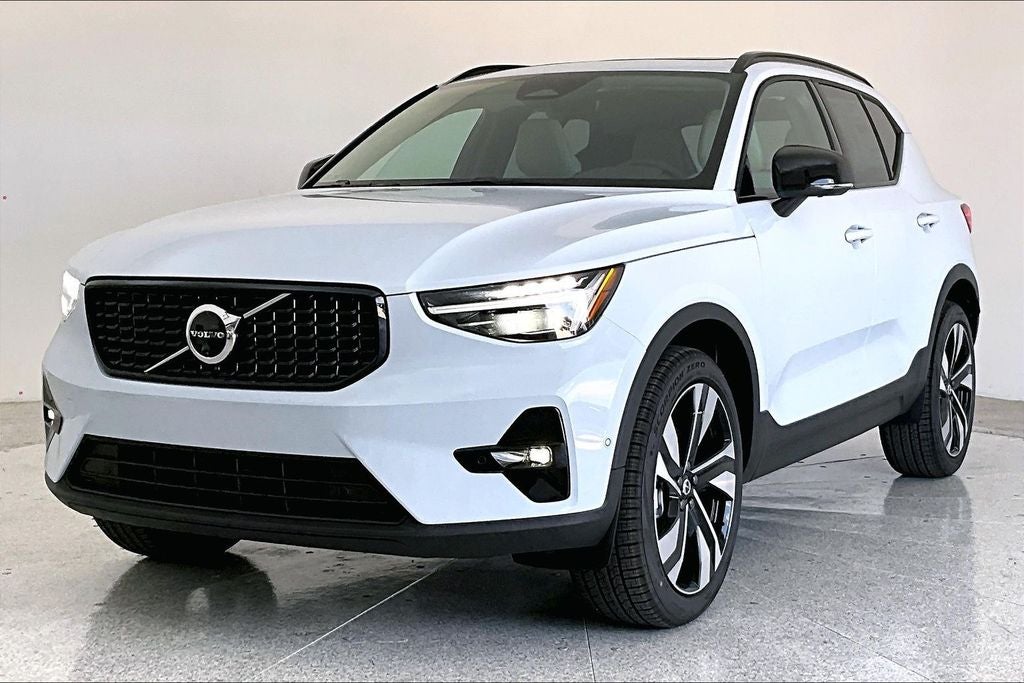 2026 Volvo XC40 B5 Ultra