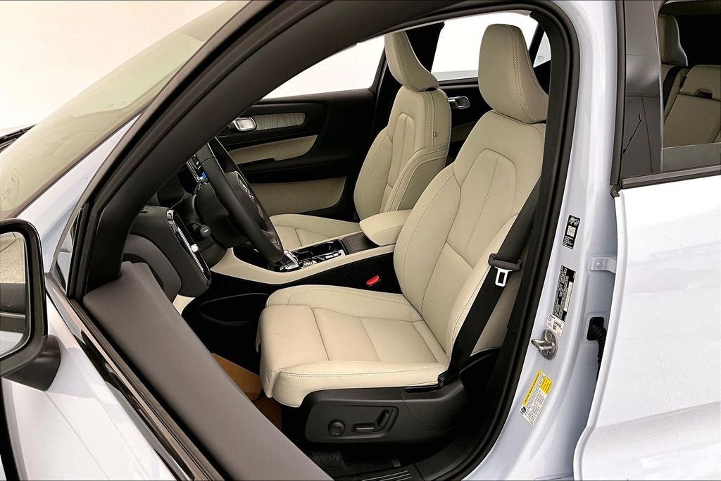2026 Volvo XC40 B5 Ultra