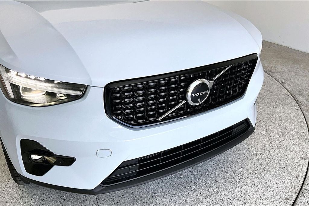 2026 Volvo XC40 B5 Ultra
