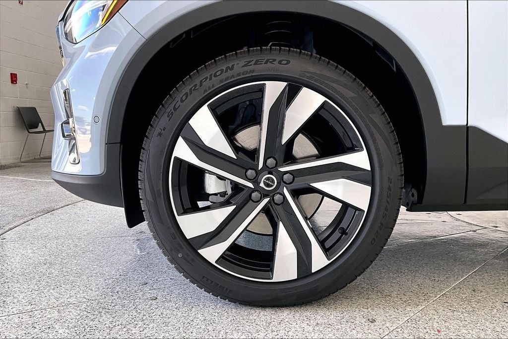 2026 Volvo XC40 B5 Ultra