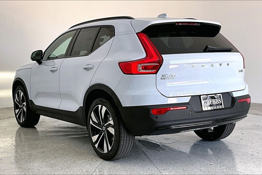 2026 Volvo XC40 B5 Ultra