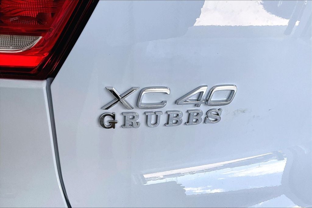 2026 Volvo XC40 B5 Ultra
