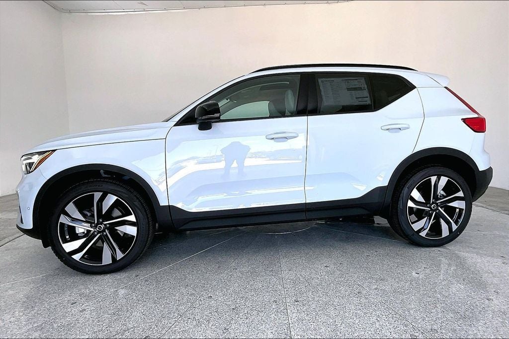 2026 Volvo XC40 B5 Ultra