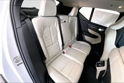 2026 Volvo XC40 B5 Ultra