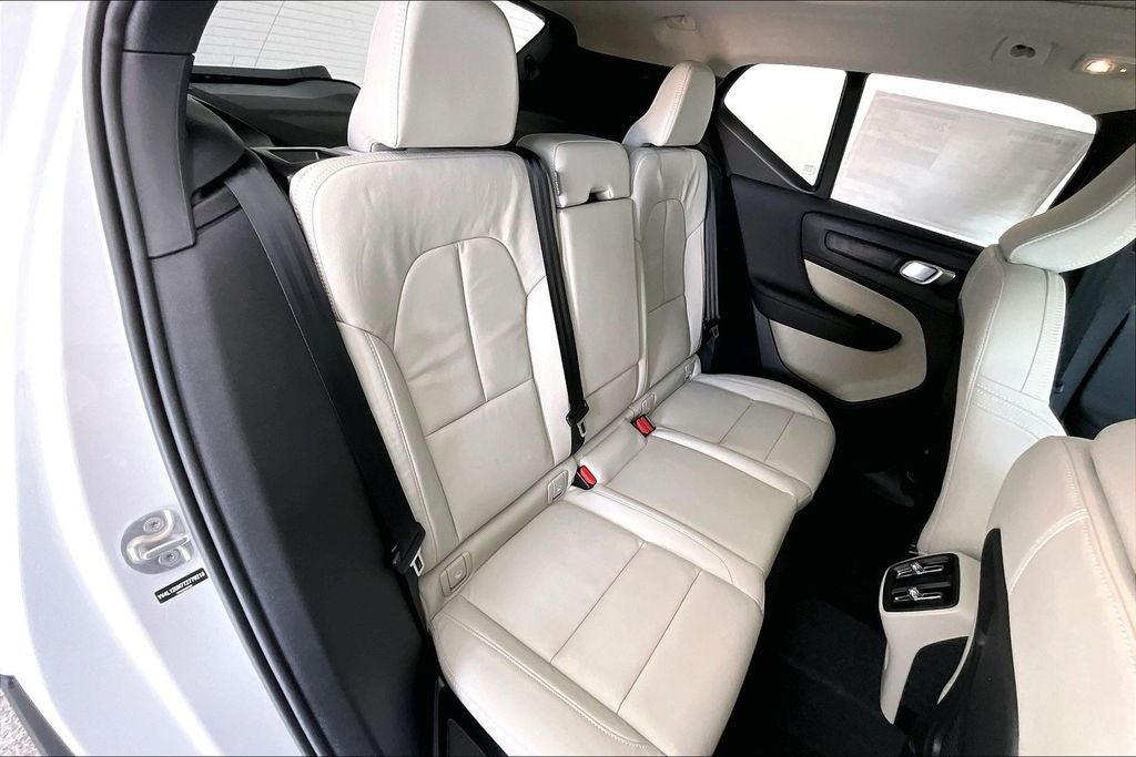 2026 Volvo XC40 B5 Ultra